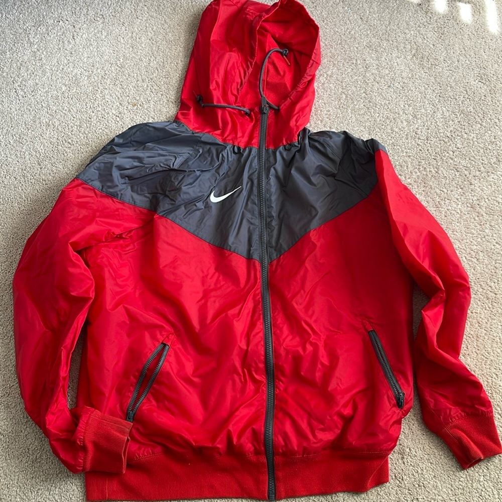 Nike Unisex Lightweight Jacket with Air Vent Size Medium